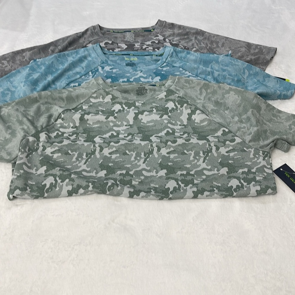 TEK GEAR , 3 MENS SIZE XL Green and Gray Short Sleeve Tee with Modern Camouflage
